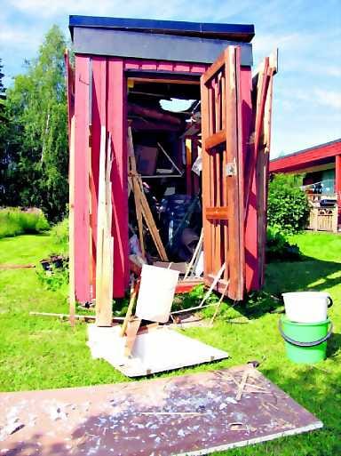 Räjähdys teki tuhoaan piharakennukselle.