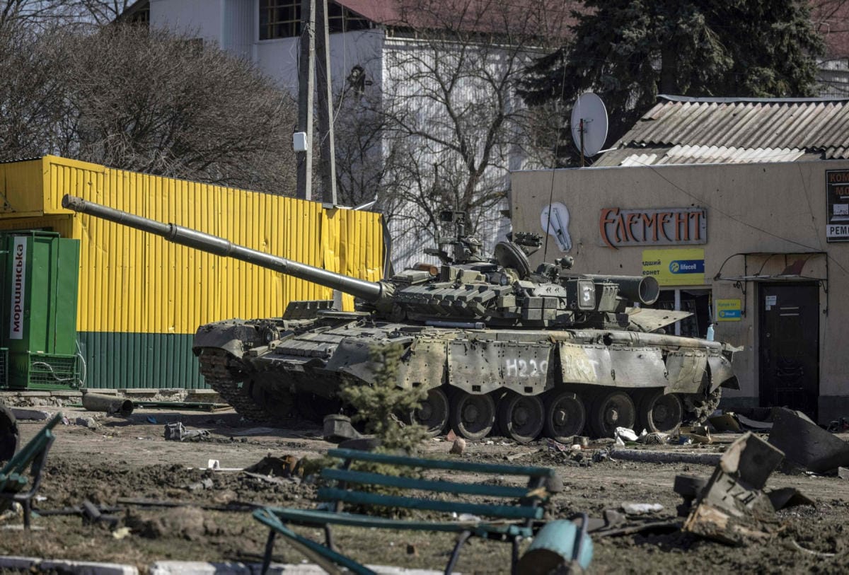 Vaurioitunut venäläistankki kuvattuna tiistaina koillisessa Ukrainassa. LEHTIKUVA / AFP