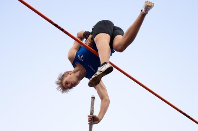 Juho Alasaari tavoittelee EM-finaalipaikkaa torstaisessa seiväshyppykarsinnassa. Arkistokuva.