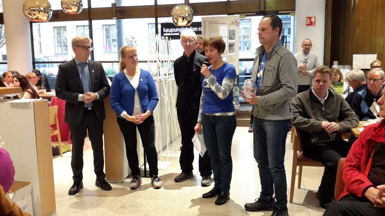 Ympäristöministeri Kimmo Tiilikainen, Finlandia Hall rotaryclubin Hannele Kauranne, Hausjärven -Riihimäen rotaryklubin Markku Juhola, Pirkko-Liisa Luhta ja Eero Moilanen