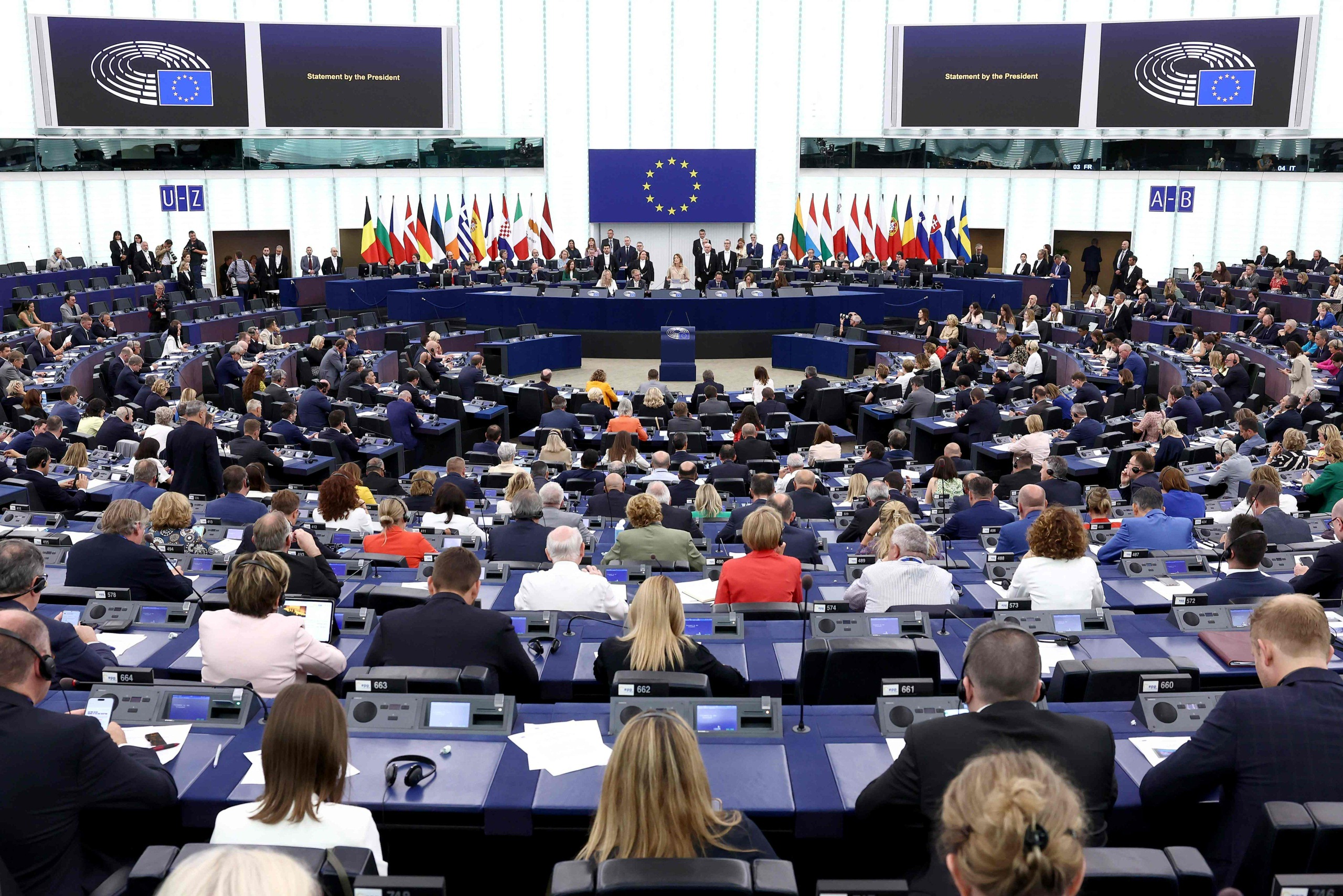 Uusi EU-parlamentti vahvisti tukensa Ukrainalle – mepit vaativat seuraamuksia Unkarille