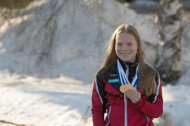 Maria Hoskari on tällä hetkellä alle 17-vuotiaissa Suomen paras hiihtosuunnistaja. Tänä vuonna napsittujen SM-mitaleiden seuraksi tuli keskiviikkona EM-hopea. KUVA: ELLA NURMI