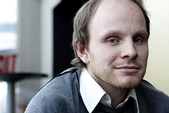 Ohjaaja Dome Karukoski on ohjannut muun muassa elokuvat Tyttö sinä olet tähti, Tummien perhosten koti, Kielletty hedelmä, Napapiirin sankarit, Leijonasydän, Mielensäpahoittaja ja Tom of Finland. Arkistokuva.