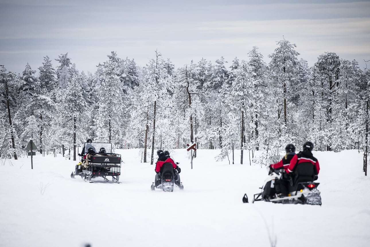 Pohjois-Suomen kelkkasafareilla on sattunut tänä talvena jo yli 30 onnettomuutta – Yksi riskitekijä on kokenut moottoripyöräilijä