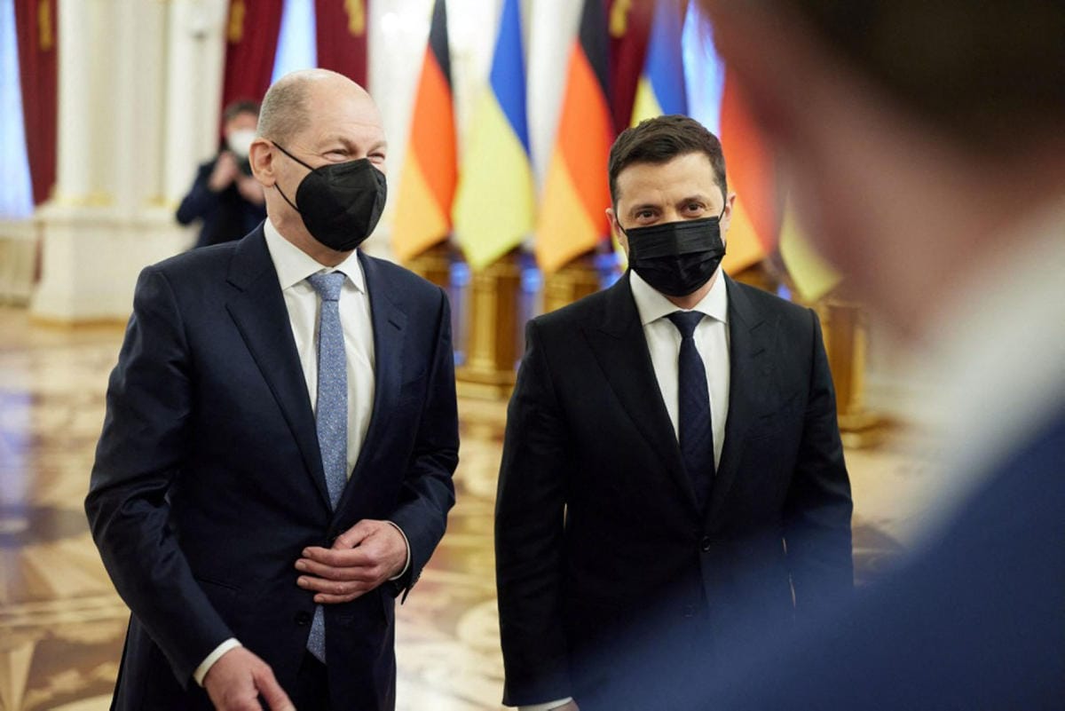 Saksan liittokansleri Olaf Scholz tapasi Ukrainan presidentin Volodymyr Zelenskyin tänään Kiovassa. LEHTIKUVA/AFP