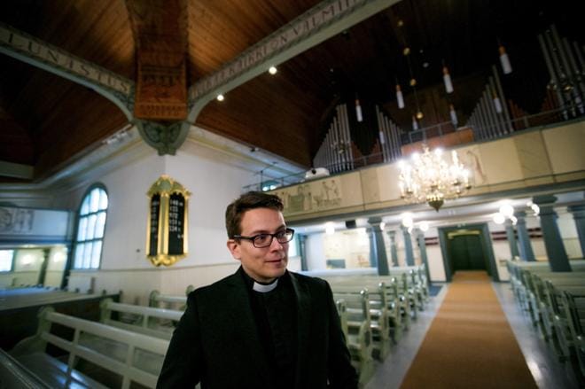 Ilmajoen vt. kirkkoherra Jani Latva-Nikkola korostaa, ettei hyväksy sitä, että seurakunnan viestintää käytetään mitään ihmisryhmää tai yksittäistä henkilöä vastaan. ARKISTOKUVA: JAAKKO ELENIUS