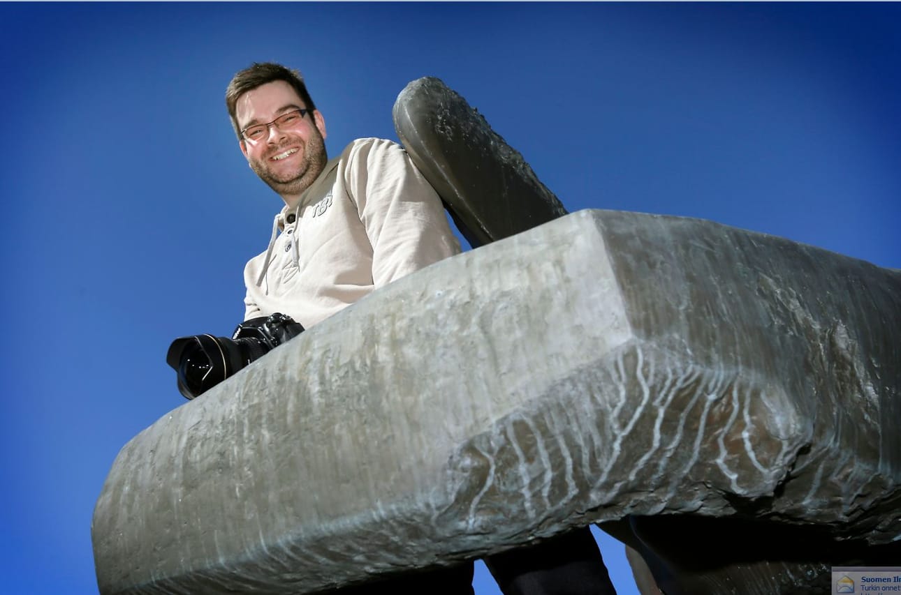 Revontuliin hurahtanut Thomas Kast opastaa vapaa-aikanaan maanmiehiään revontuliretkille Lappiin. ”Se on kasvava turisminala Suomessa. Ihmiset ovat todella kiinnostuneita.”