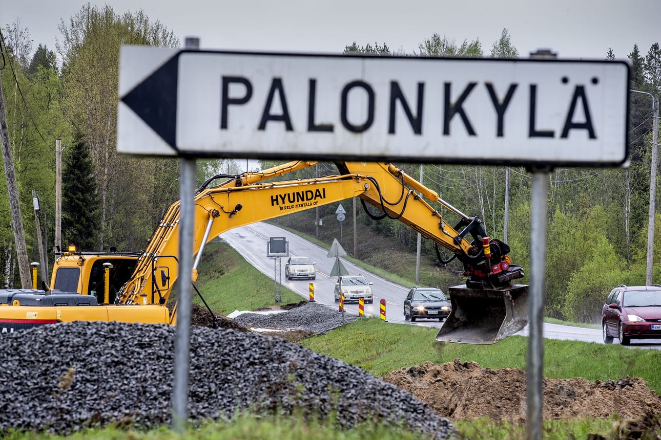 Palonkyläntien, Oravantien ja Malmitien risteys muuttuu suuresti kesän aikana. Palonkylän suunnasta Oravan alueelle voi pian suhkaista polkupyörällä suoraa kevyen liikenteen väylää pitkin tien alitse.
