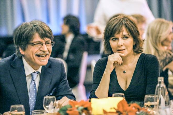 Ahneuden hinta -trillerissä himon ja valheiden verkko uhkaa tuhota muun muassa Dinon (Fabrizio Bentivoglio) ja Robertan (Valeria Golino). KUVA: Loris T.Zambelli/Yle Kuvapalvelu