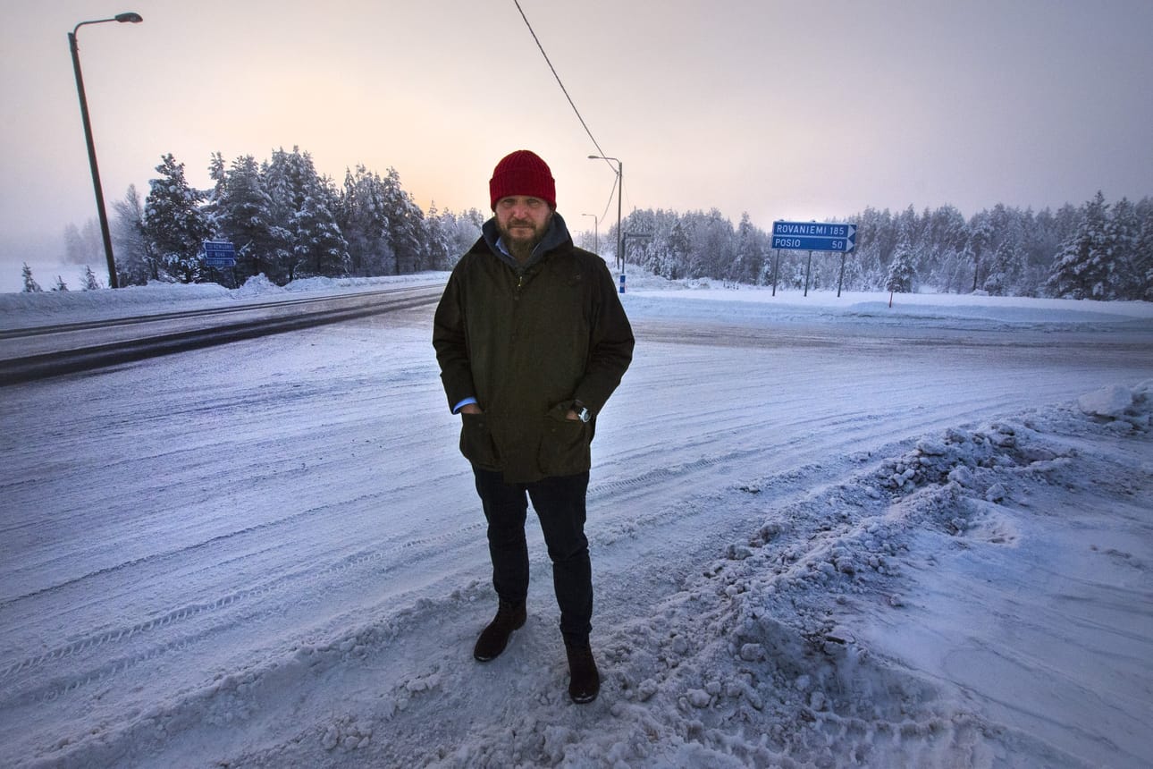 Latitude 66 Cobaltiin toimitusjohtaja Thomas Hoyer Kuusamon ja Posion risteyksessä.