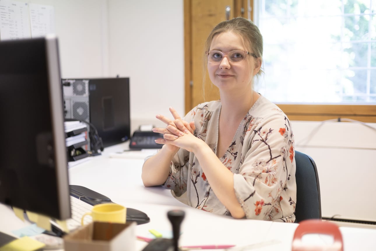 Vilma Pulkkinen pääsi tilitoimistoon töihin jo opiskeluvaiheessa. Hän valmistuu kesäkuun alkupäivinä taloushallinnon merkonomiksi.