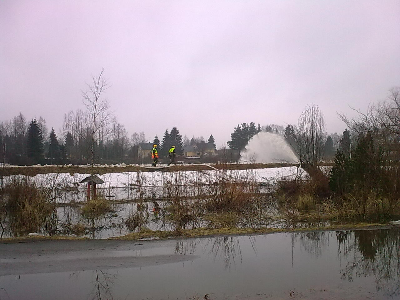 Jääpato nosti veden pintaa Kalajoella.