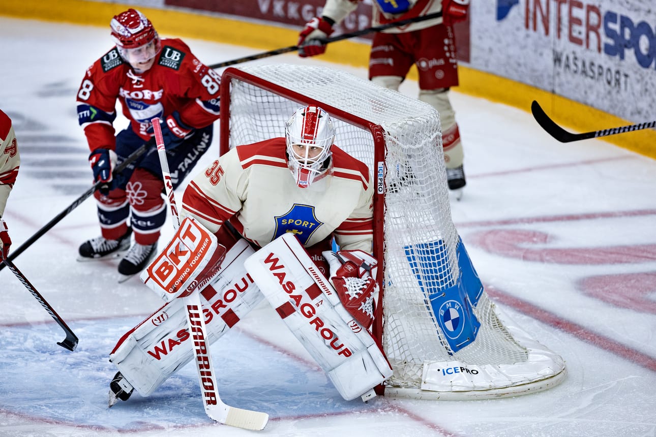 Sportin maalivahti Niilo Halonen on pitkään sivussa alavartalovamman vuoksi, kertoi Sport torstaina. Arkistokuva.