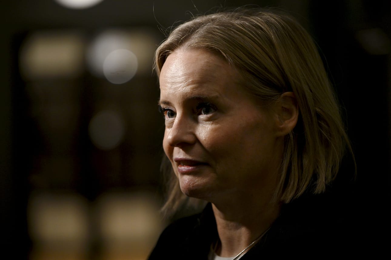 Valtiovarainministeri Riikka Purra (ps.) ennustaa myös tuleville hallituksille rankkoja sopeutustoimia. Suomi on kymmenes EU-maa, joka ei ole pystynyt noudattamaan unionin yhteisiä finanssipoliittisia sääntöjä.