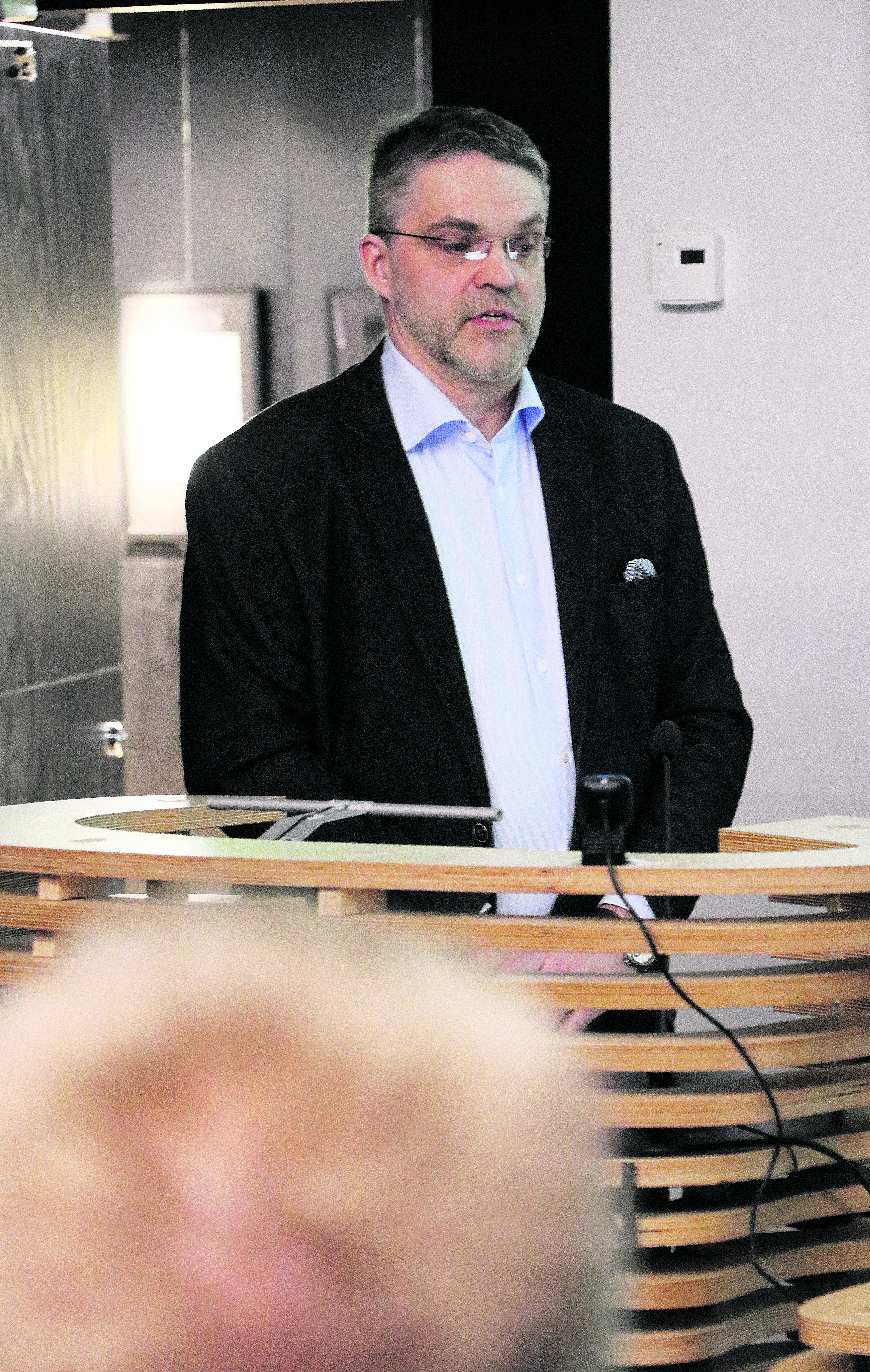Veli-Pekka Huhmo Humanpolis Oy:sta valmistelee Liminganlahden ja Oulujokivarren Unescon maailmanperintöhakemusta.