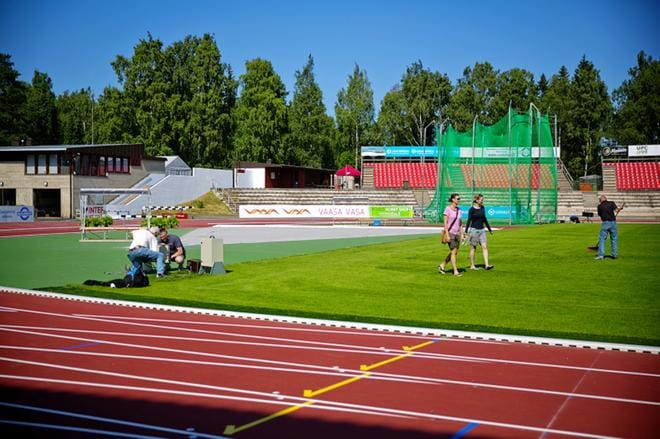 Kaarlen kenttä remontoitiin vuoden 2013 Kalevan kisoihin, ja ensi kesän maajoukkueiden ykkösliigan EM-kilpailut vaativat vain pieniä korjauksia ja kilpailuvälineistön kohentamista. Kuva: Arkisto / Timo Annanpalo
