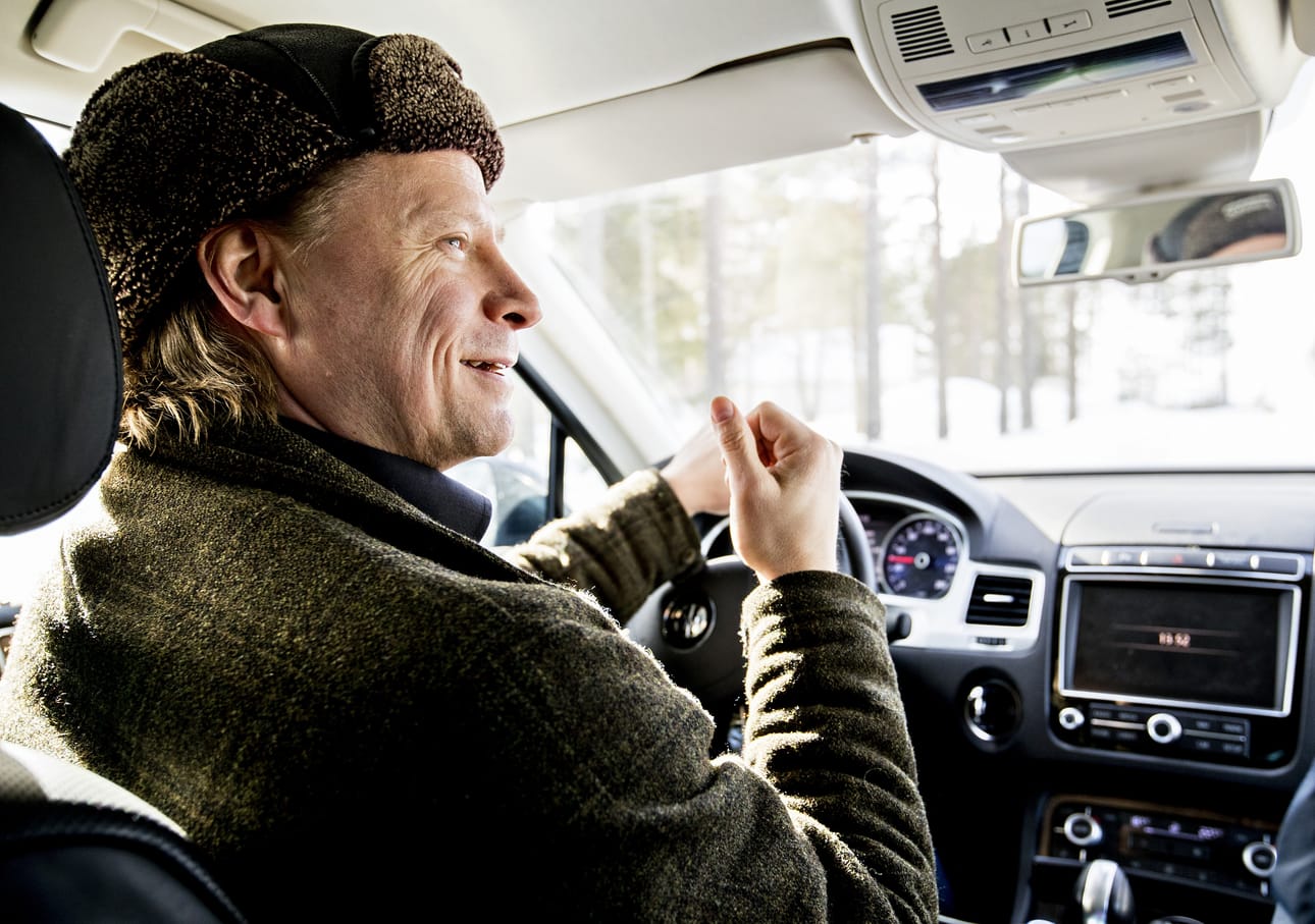 Jos vastaan tulee kymmenen autoa, yhdeksästä tervehditään Ponssen hallituksen puheenjohtaja Juha Vidgréniä
