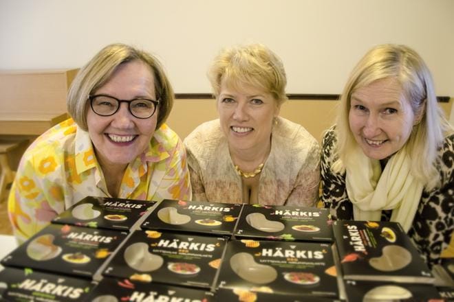 Verso Food Oy:n hallituksen puheenjohtaja Leena Saarinen (vas.), Domretor Oy:n toimitusjohtaja Åsa Alanko ja Verso Food Oy:n toimitusjohtaja Tarja Ollila. Kuva: Juha Aho-Pynttäri