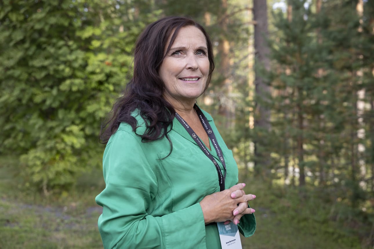 Utajärven kunnanjohtaja Anne Sormunen oli ykköspaikasta onnensa kukkuloilla.