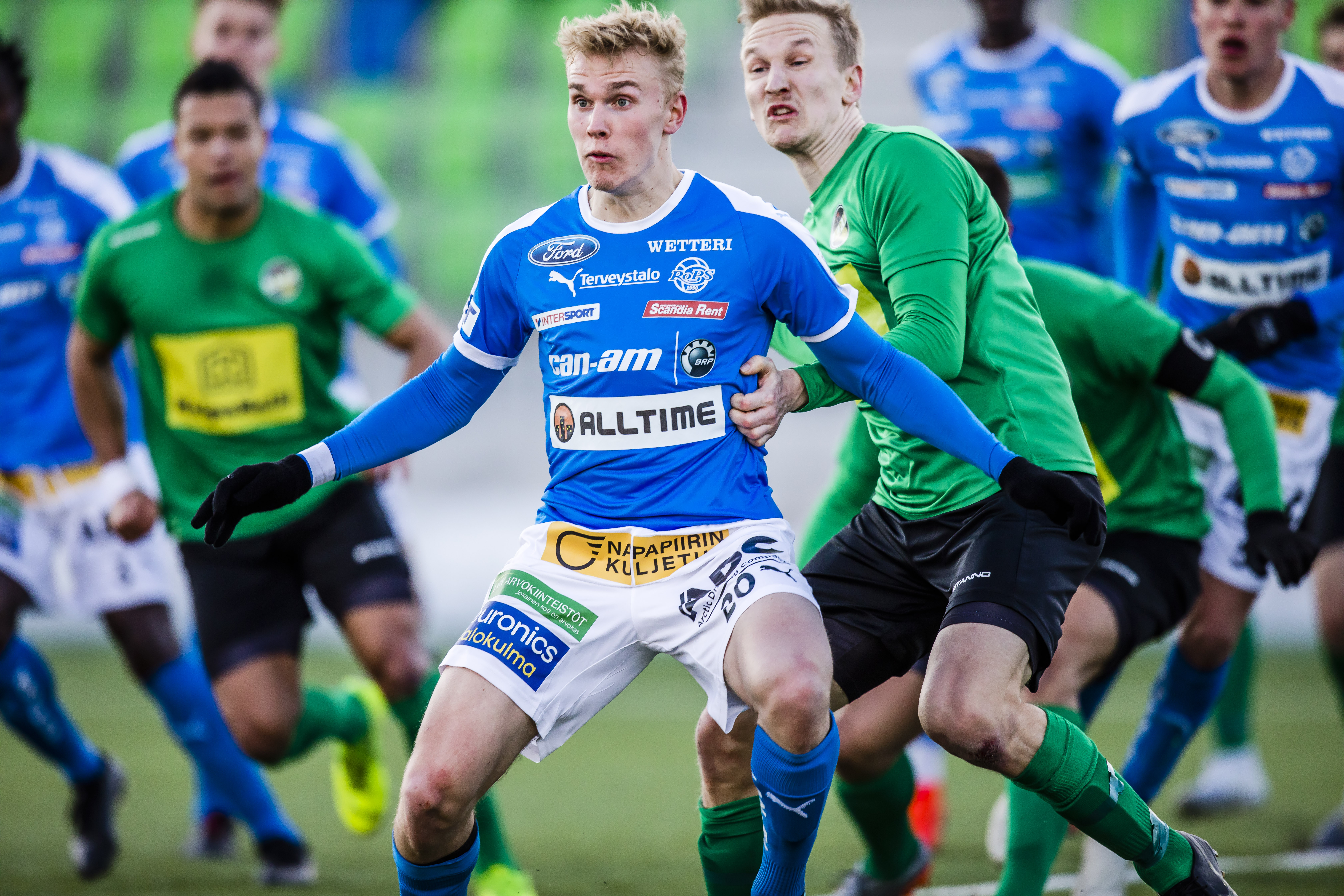 Simo Roiha väänsi edelliskausien seuraansa vastaan KPV:n riveissä. Taisteluparina kotijoukkueen ainoan maalin tehnyt Juho Hyvärinen.