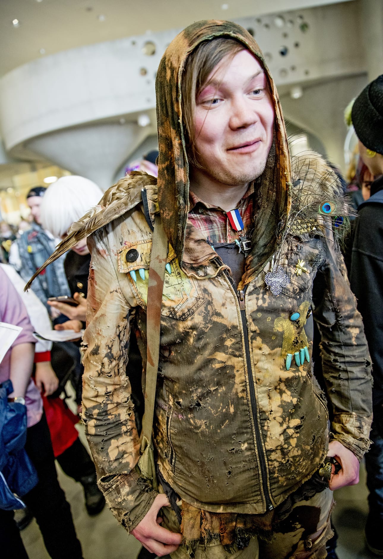 "Satakieli" Joonatan Salminen oli lauantaina fiilistelemässä Kummacon 2019-tapahtumassa.