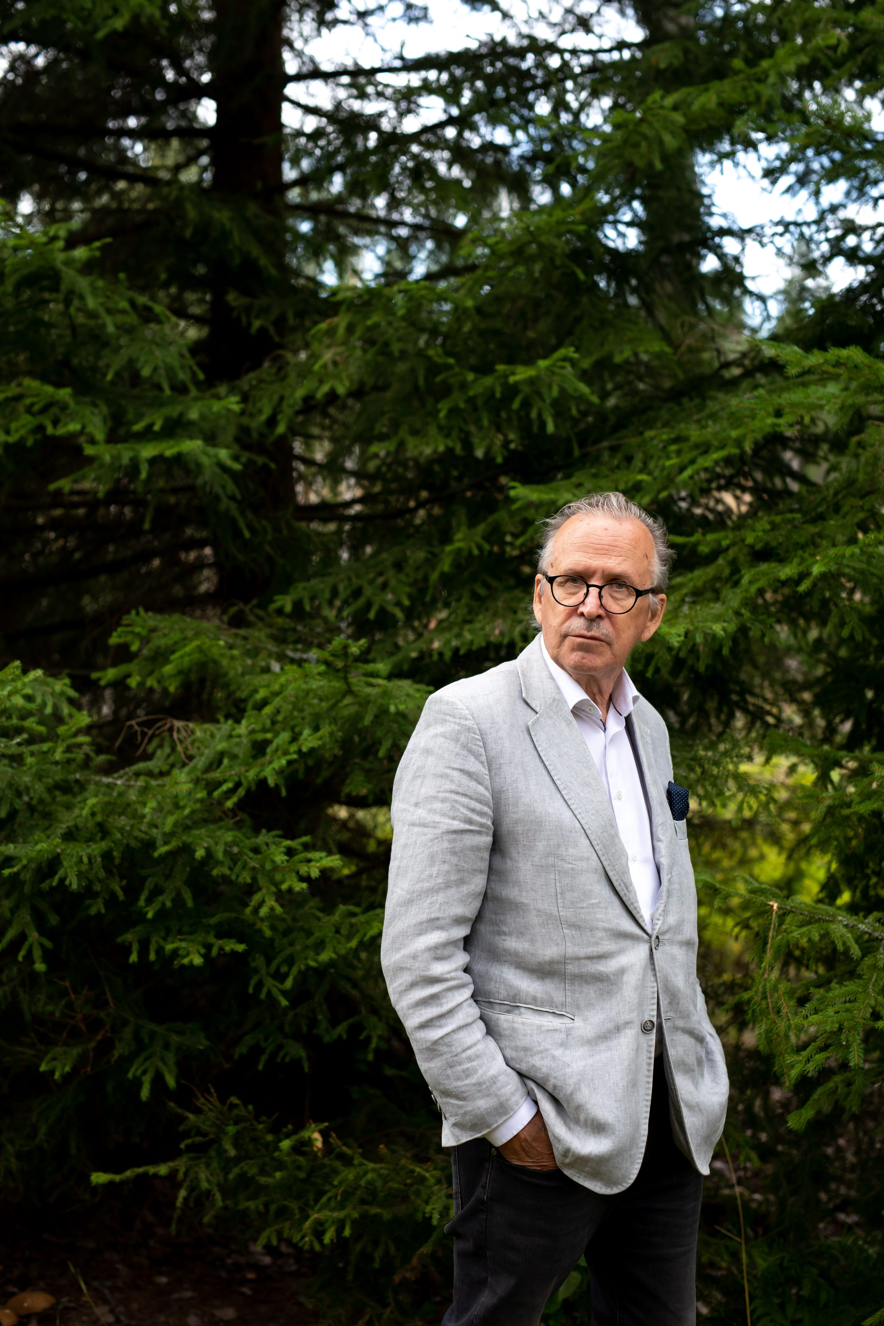Maaseudun rauhassa syntyy kirjoja ja esitelmiä. Uuttakin on tulossa: "Talvisodan taustan haluan kirjoittaa uusiksi, vaikka keskitynkin nykyisen kansainvälisen järjestelmän ymmärtämiseen", Alpo Rusi sanoo. 