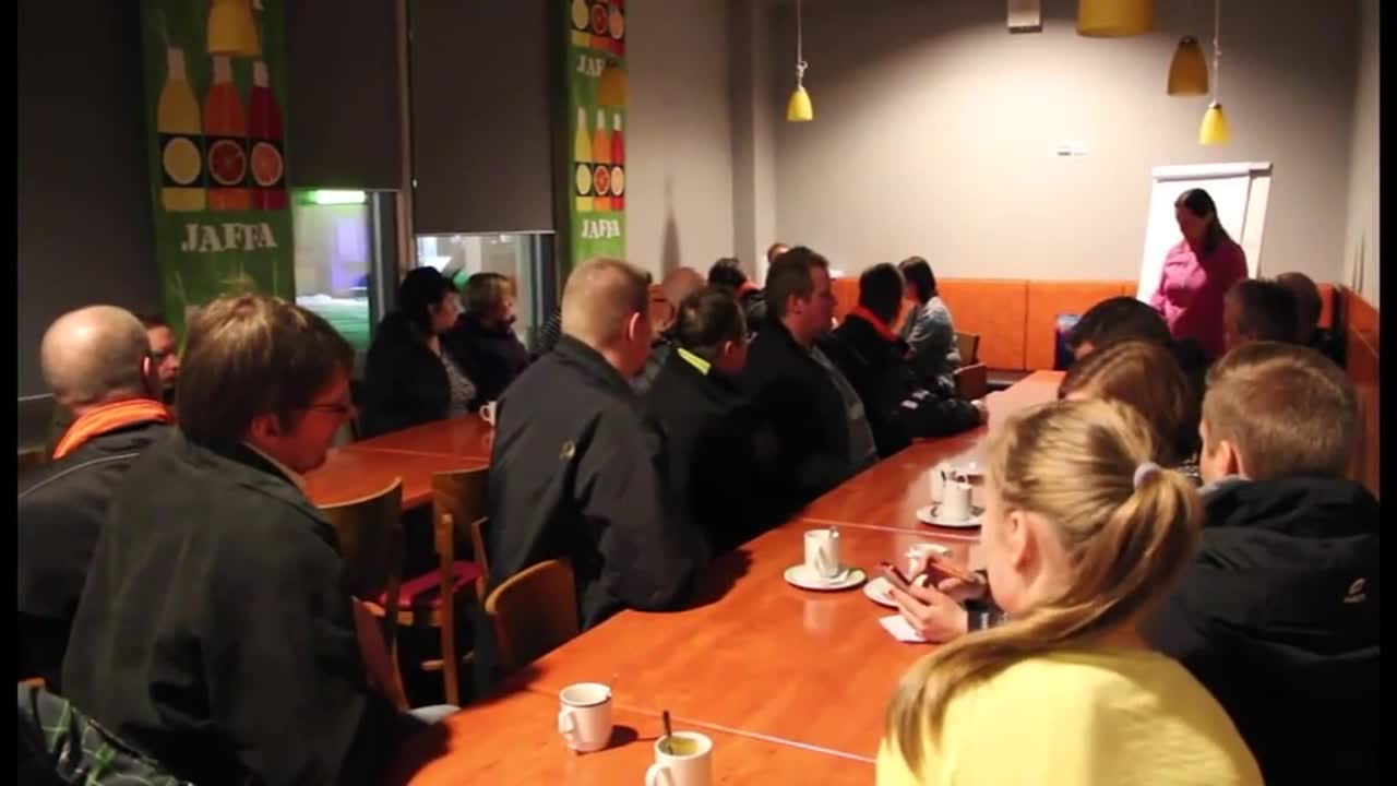 Traktorilla Helsinkiin viheltämään peli poikki