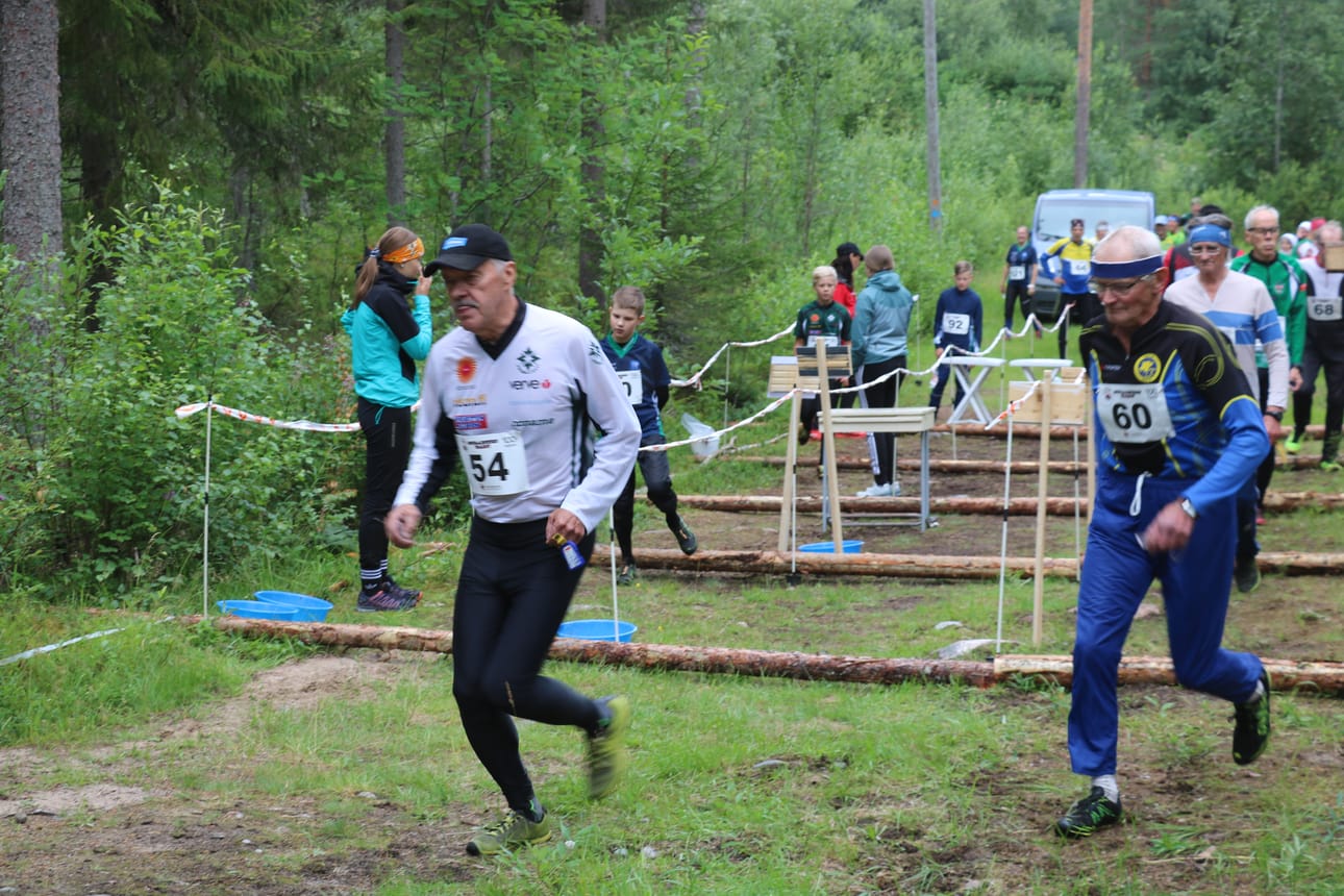 Oulaisten Tarun juhlasuunnistuksessa oli yli 100 osanottajaa.