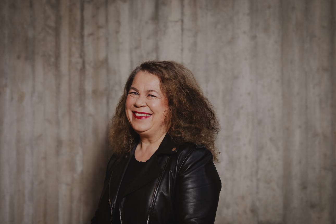 Leena Lehtolainen kirjoitti esikoisromaaninsa 12-vuotiaana. Nyt hän palaa samojen hahmojen pariin.