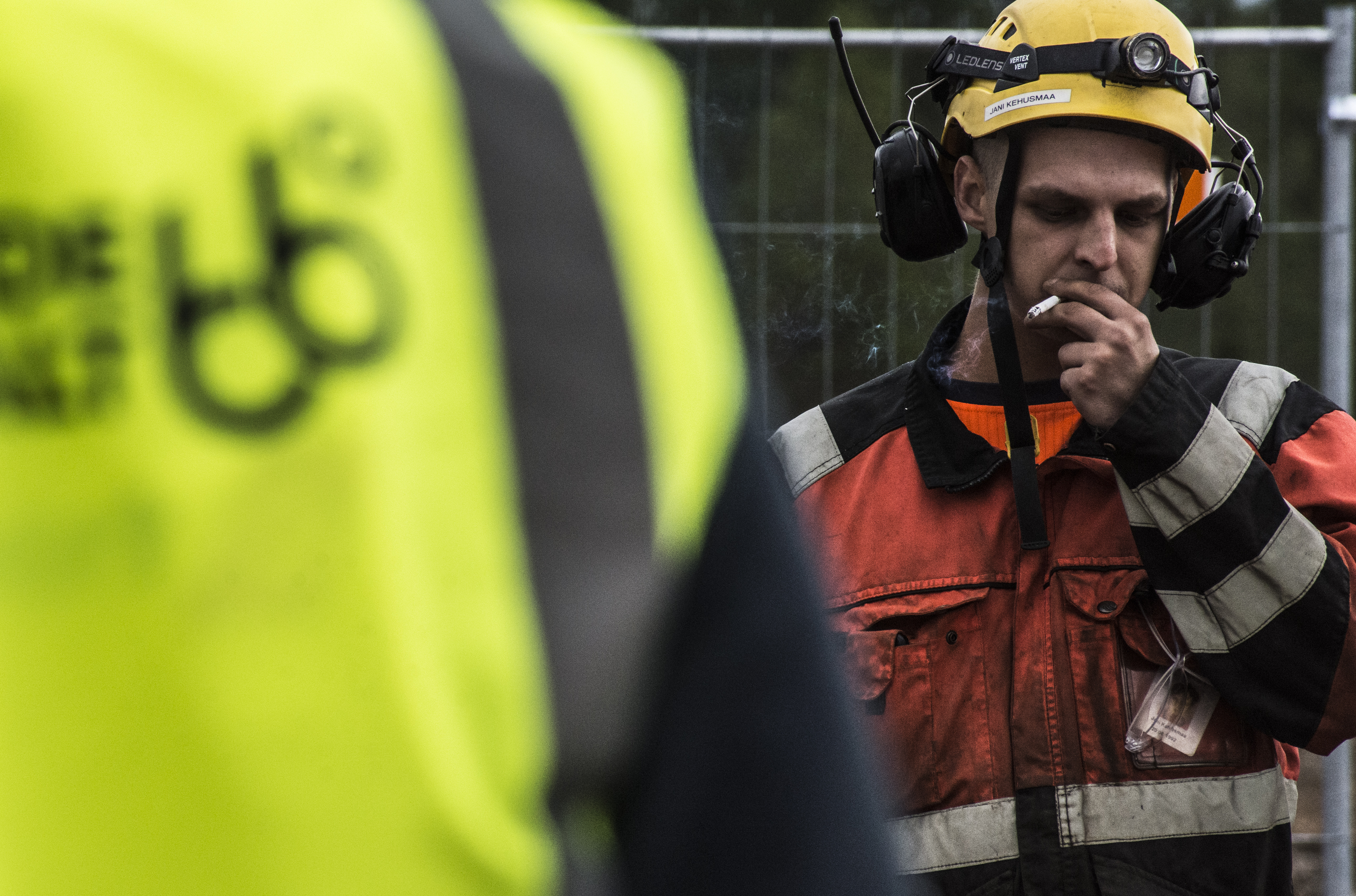 Kun Rukan länsi- ja itäpuolen yhdistävä gondolihissi pyörähti käyntiin joulukuussa, käynnistyi  myös keskustelu Rukan  stadionin tulevista rakennushankkeista. Niin sanotun hukkaputken  eli stadionille laskeutuvien liukuportaiden päähän on suunnitteilla lumilajien valmennuskeskus noin 15 miljoonalla eurolla. KS 27.12.
