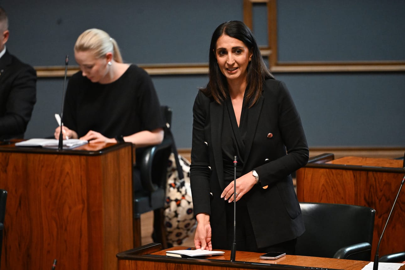Nasima Razmyarin mielestä kommentointi on rasistista ja siinä on selkeästi kyse hänestä.