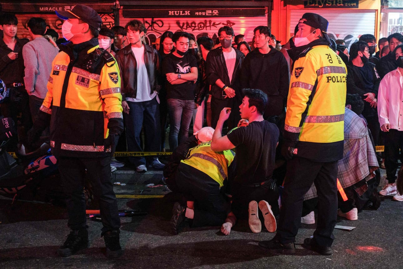 Tappava tungos syntyi, kun jopa 100 000 ihmistä kokoontui halloweenjuhliin. LEHTIKUVA/AFP