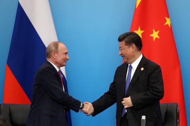 Kiinan presidentti Xi Jinping on tehnyt itsestään elinikäisen presidentin. Venäläisten enemmistö toivoo, että Vladimir Putin saa jatkaa vuoden 2024 jälkeen. Presidentit tapasivat kesäkuun 10. päivä Shanghaissa.