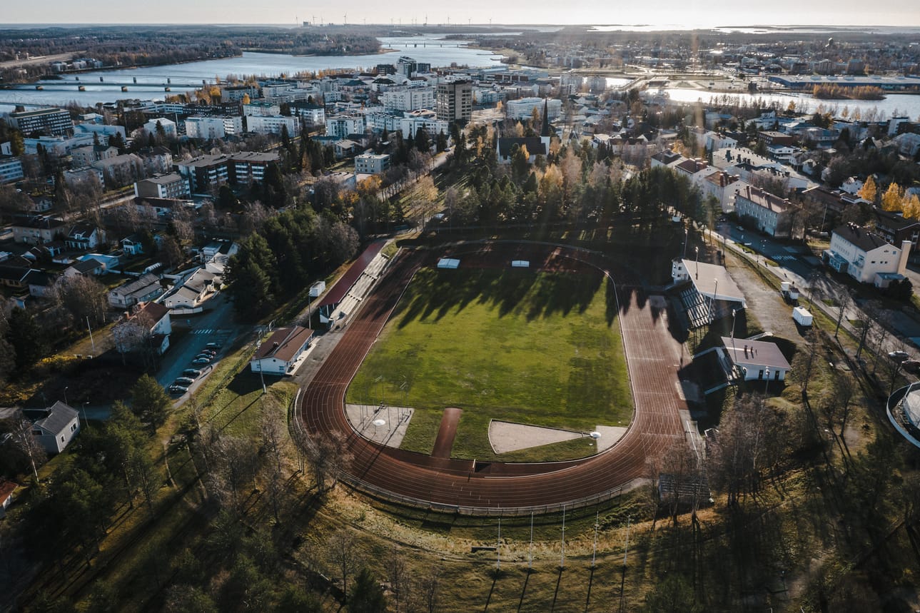 Tornion keskustassa sijaitsevalle Pohjan stadionille rakennetaan vuonna 2024 tekonurmikenttä ja valaistus.