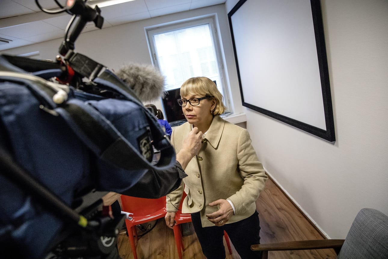 Julkisen sanan neuvoston puheenjohtaja Elina Grundström ei hakenut jatkokaudelle. Kautensa aikana hän on joutunut kommentoimaan useita mediatapauksia.