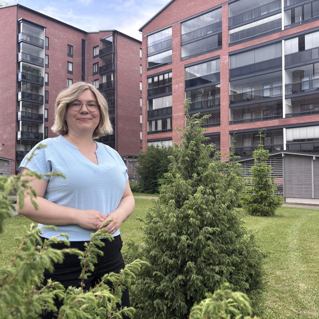 Krista Toivola on yksi kolmesta finalistista valtakunnallisessa Isännöitsijä 2026 -kilpailussa. Isännöintiliiton järjestämän kilpailun voittaja ratkeaa yleisöäänestyksellä 16. syyskuuta järjestettävillä Isännöintipäivillä.