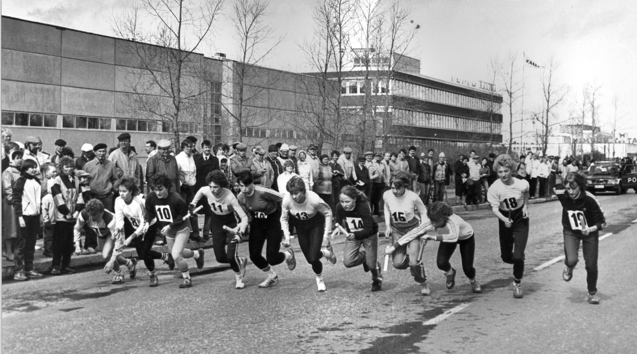 Oulun Ympärijuoksu juostiin 60. kerran 6.5.1984, jolloin lähtö oli Kalevan toimitalon vieressä Karjasillalla. Naisten sarja aloitettiin 1969.