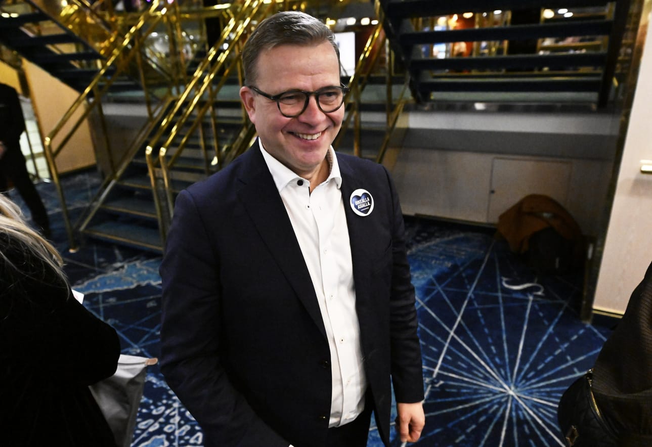 Kokoomuksen puheenjohtaja, pääministeri Petteri Orpo kokoomuksen vaaliristeilyllä 1. helmikuuta 2025. LEHTIKUVA / VESA MOILANEN