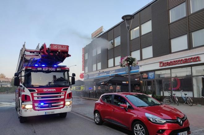 Omenahotelli kärsi enimmäkseen savuvahinkoja. Hotelli ei voi vielä ottaa vastaan uusia vieraita. ARKISTOKUVA: JUHO KORPELA