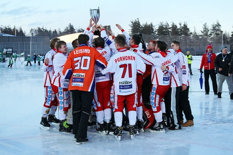 Jyväskylän Seudun Palloseura voitti ensimmäisen kerran jääpallon Suomen mestaruuden.