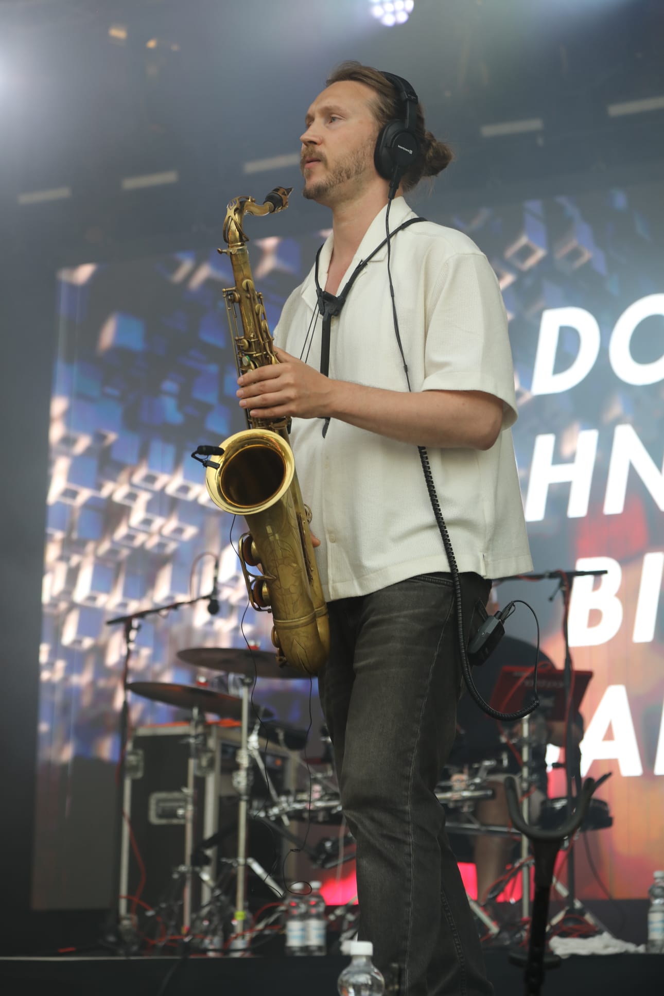 Don Johnson Big Bandin saksofonisti Pekka Mikkosen hivenen hillitympää, mutta yhtä lailla upeaa lavakarismaa.