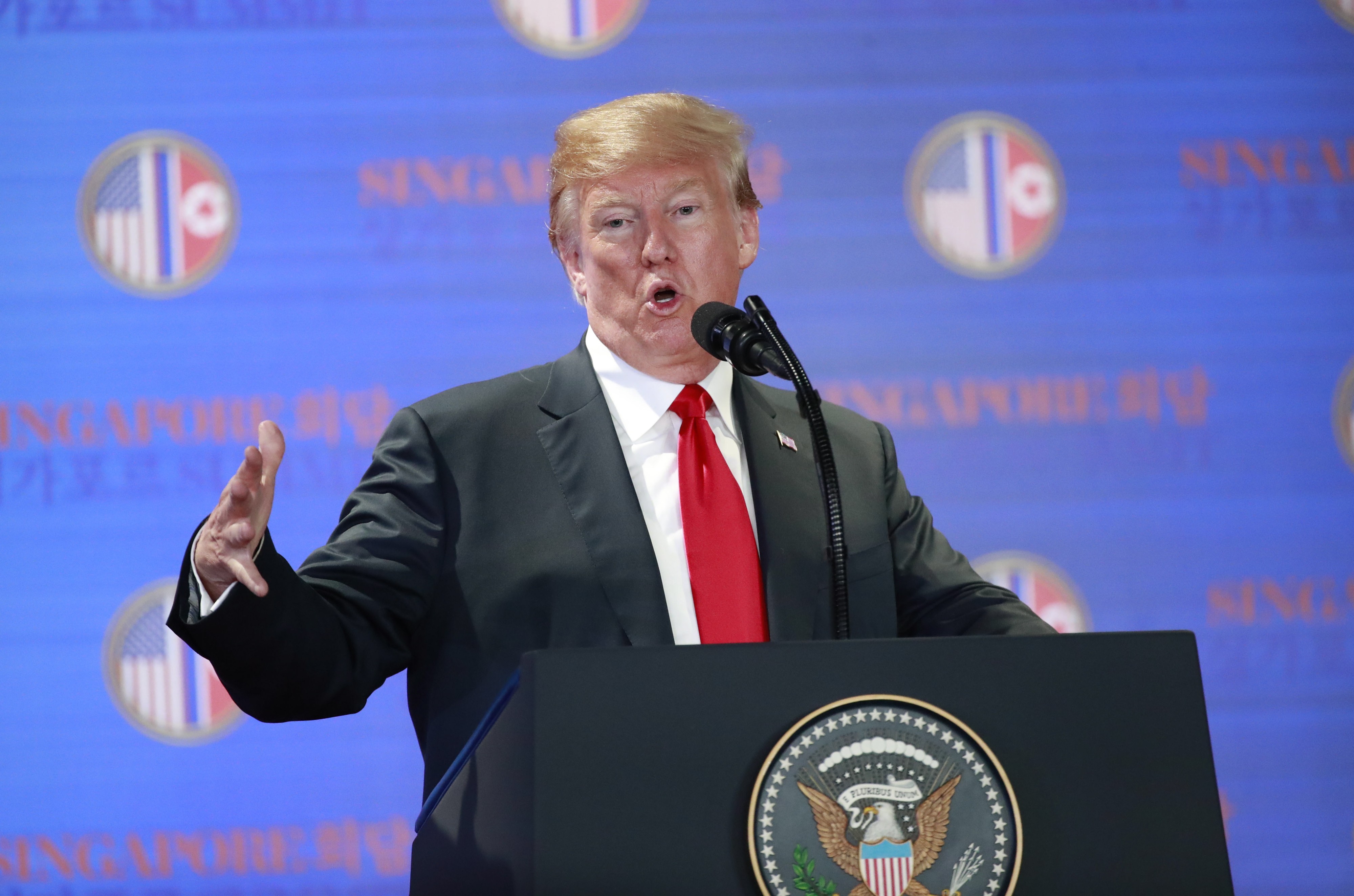 Yhdysvaltain presidentti Donald Trump puhui lehdistölle Singaporen Capella-hotellissa tiistaina.