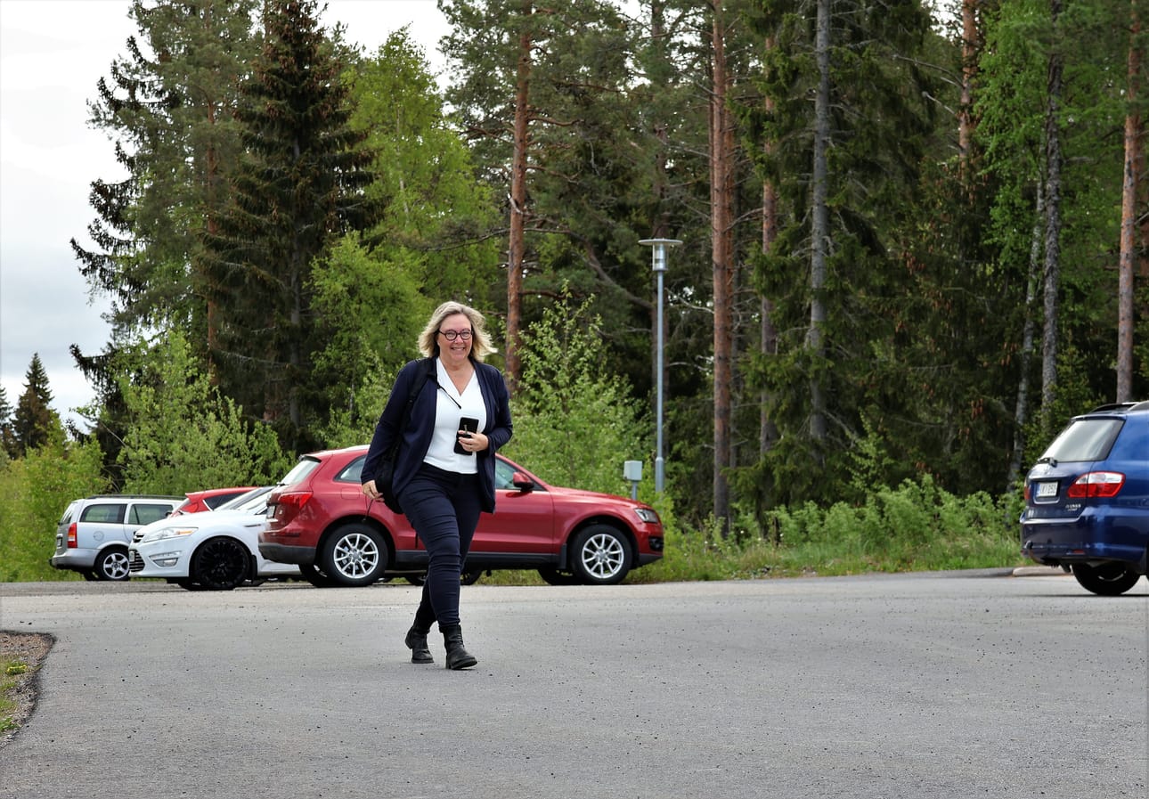 Mia Vanhatalo-Thijssen tuli tiistaina aamulla viimeisiä kertoja töihin Kristinamediin Itäpuolella. Hänen toimitusjohtajuutensa päättyy perjantaina 2. kesäkuuta.