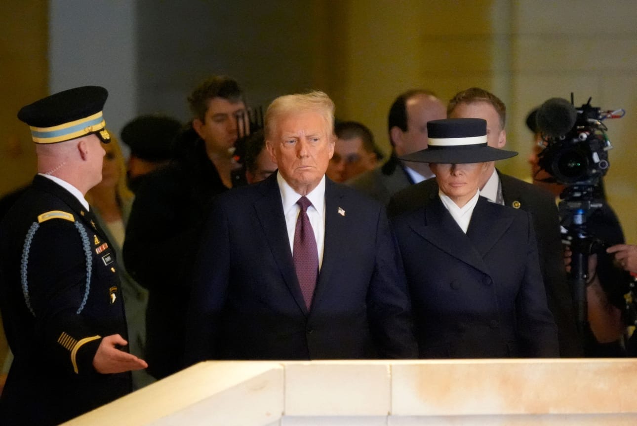 Donald Trump armahti maanantaina noin 1 500 ihmistä, jotka olivat osallistuneet mellakoihin. LEHTIKUVA/AFP