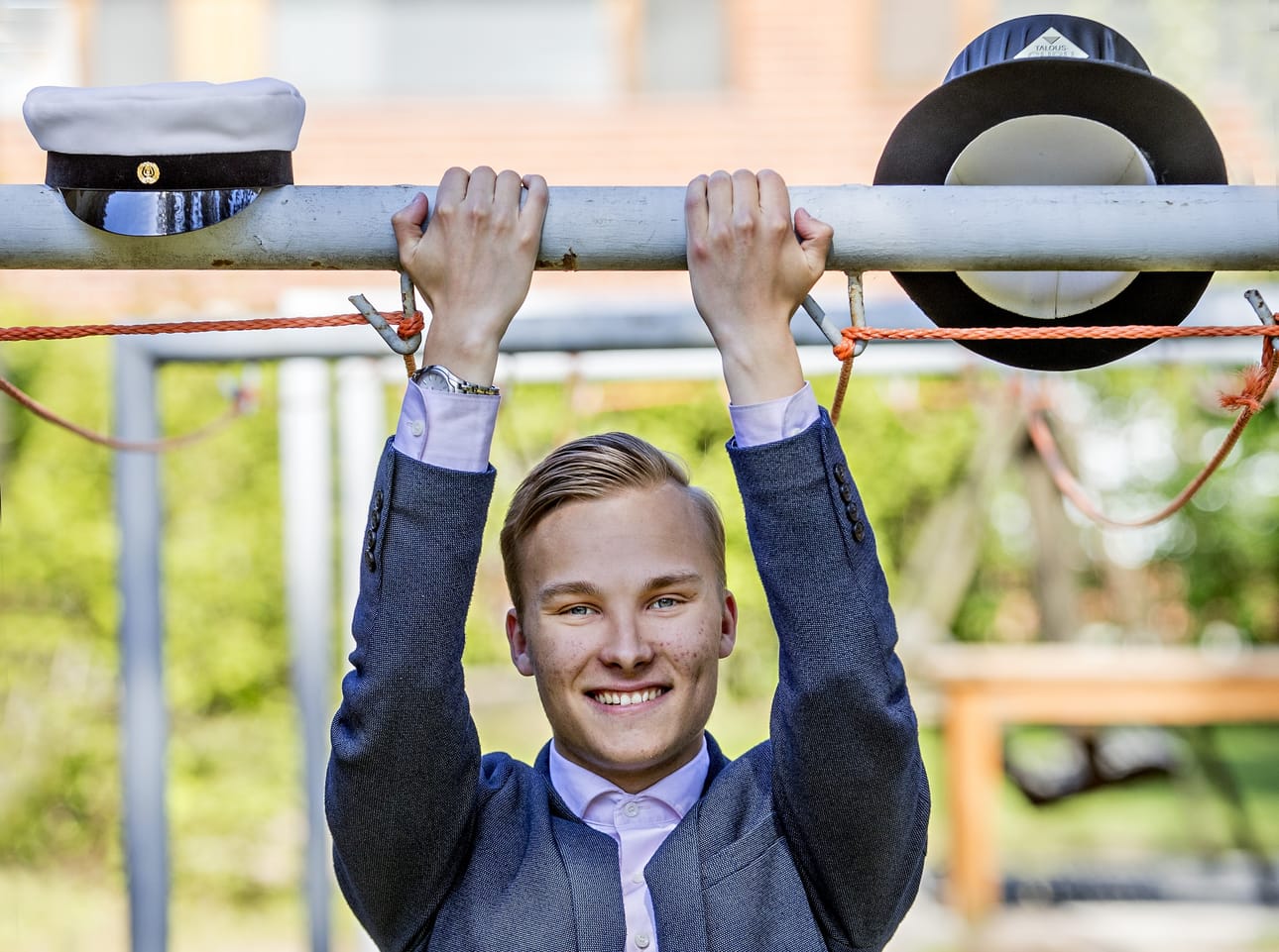 Kiinnostus talousasioihin heräsi, kun Tuomikoski katsoi televisiouutisia kymmenvuotiaana.