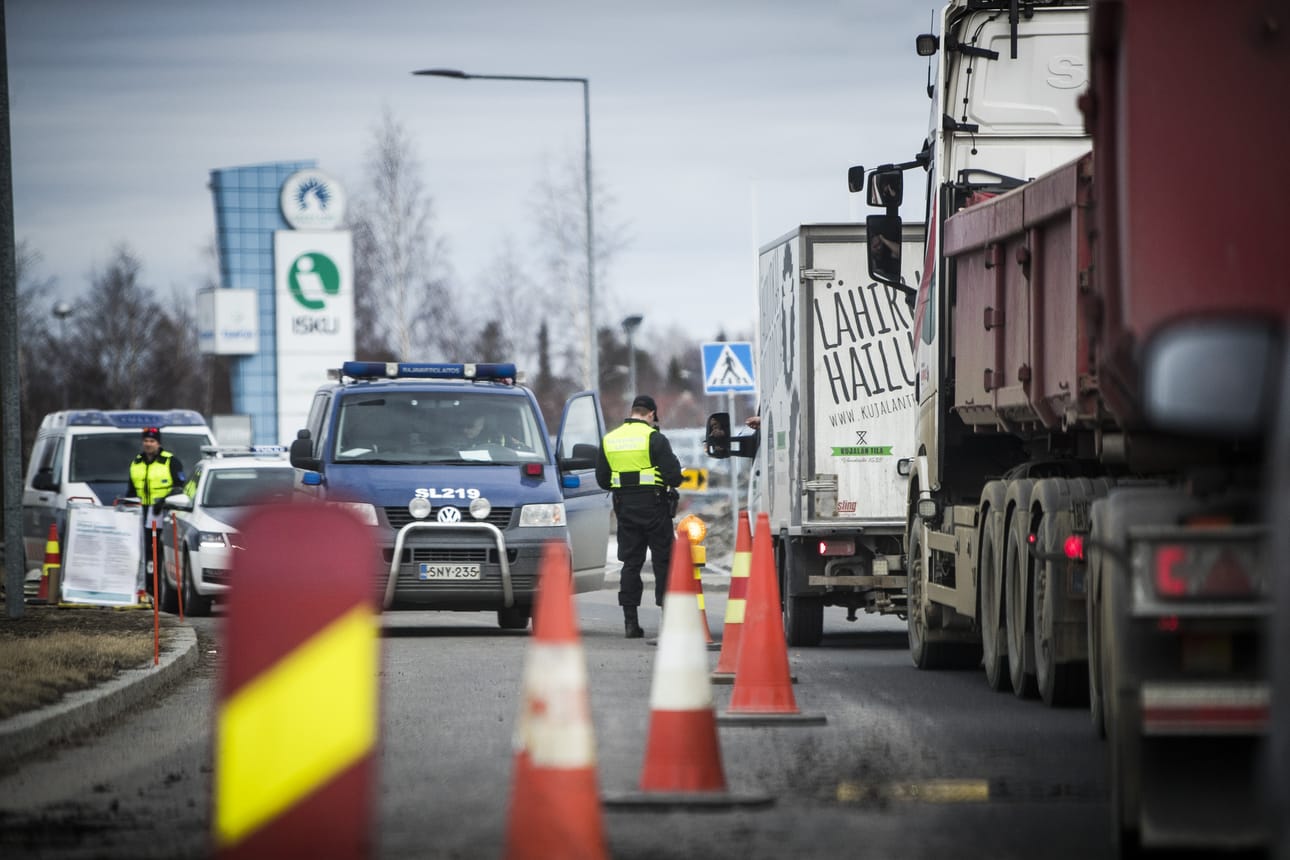 Lapissa rajojen yhtäkkinen sulkeminen lamaannutti rajakaupan, joka on monien pohjoisten kuntien tärkeimpiä elinkeinoja.