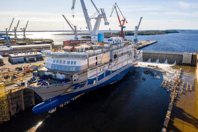 Vaasan ja Uumajan väliseen liikenteeseen tuleva Aurora Botnia laskettiin vesille Raumalla syyskuussa. KUVA: RMC/ Wasaline