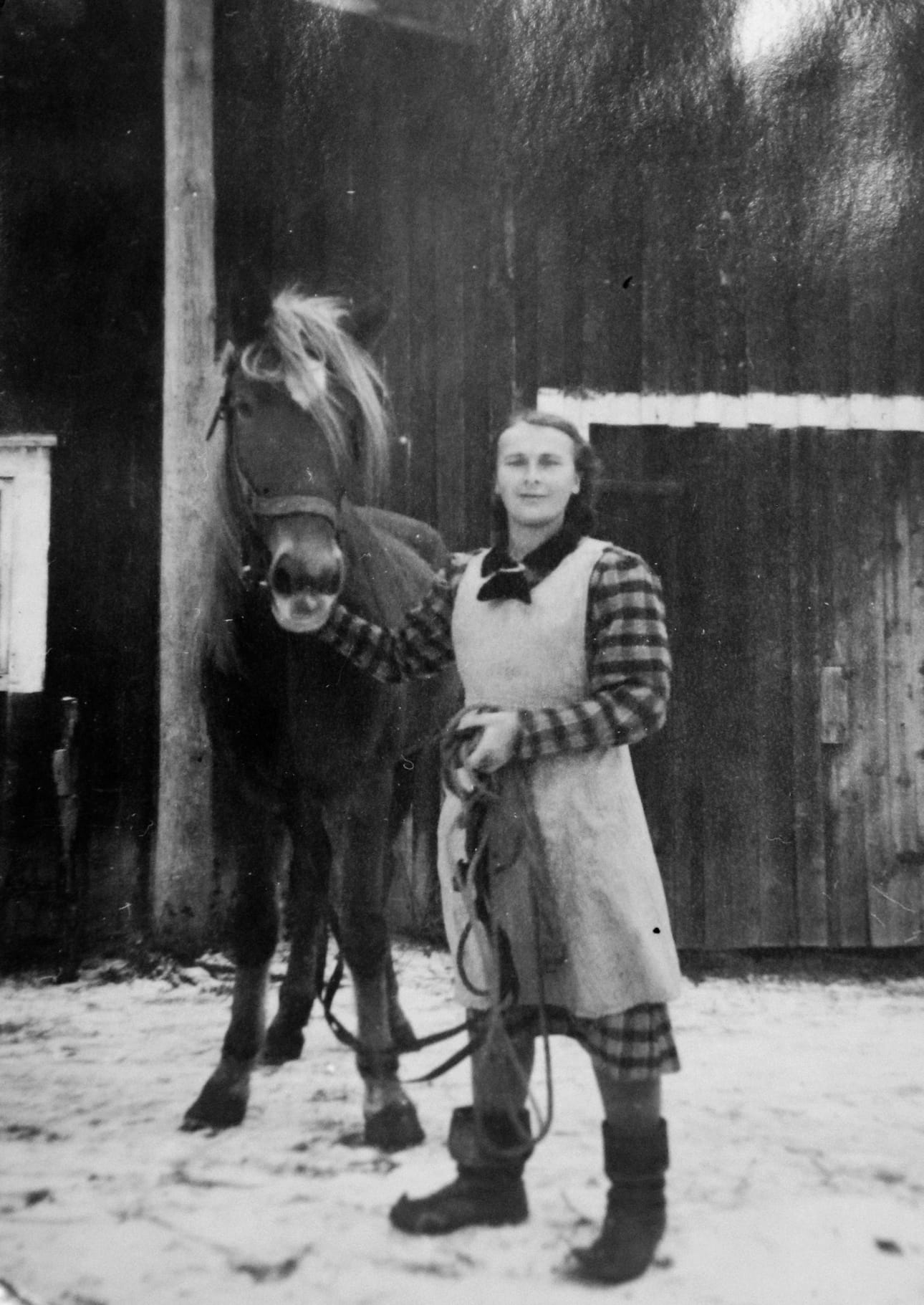 Toini Niemelä ryhtyi lotaksi ollessaan 18-vuotias. Sotavuodet hän muistaa työteliäänä aikana.
