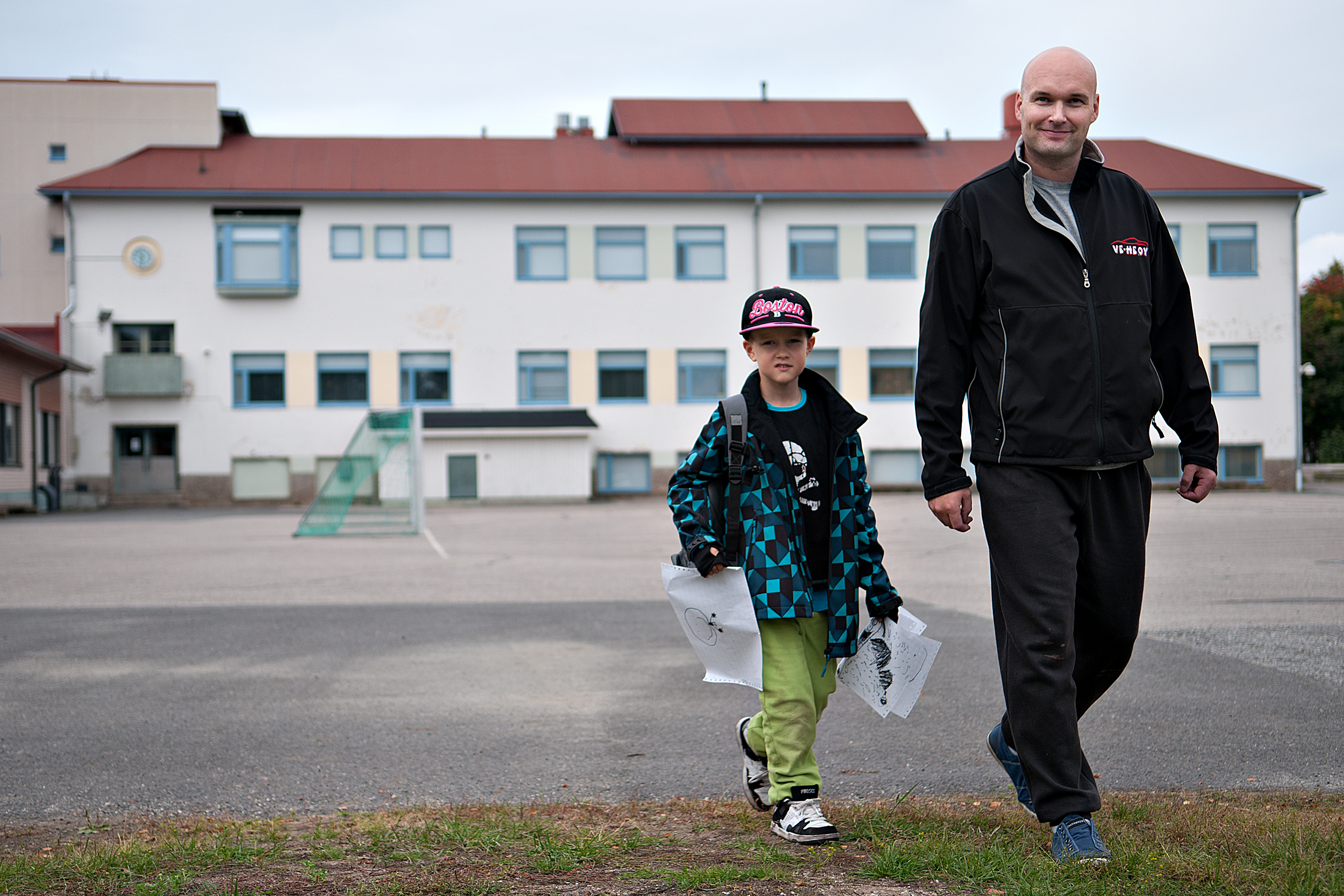 Kirkkokedon ekaluokkalaista Arttu Heiskasta ei haittaisi, vaikka hän joutuisi siirtymään  kolmosluokalle Torankiin. Isä Antti Heiskanenkin pitää ajatuksesta, sillä perhe asuu Torangissa.