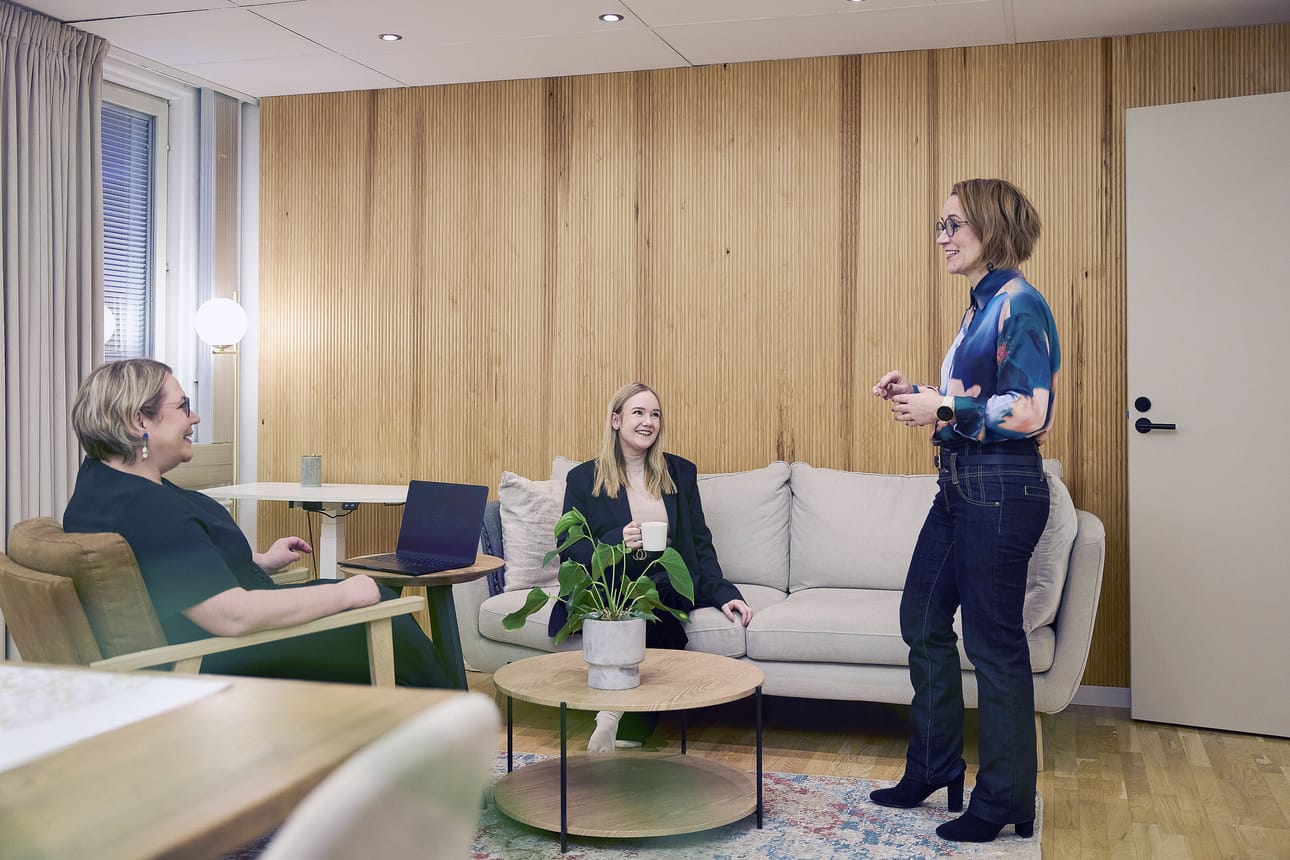 Tuire Eilittän (vas.), Jonna Saarisen ja Heidi Alarieston Arctic career laajeni ensimmäisenä toimintavuotenaan Kittilään ja Ouluun. Seuraavaksi tähtäimenä on Etelä-Suomi.
